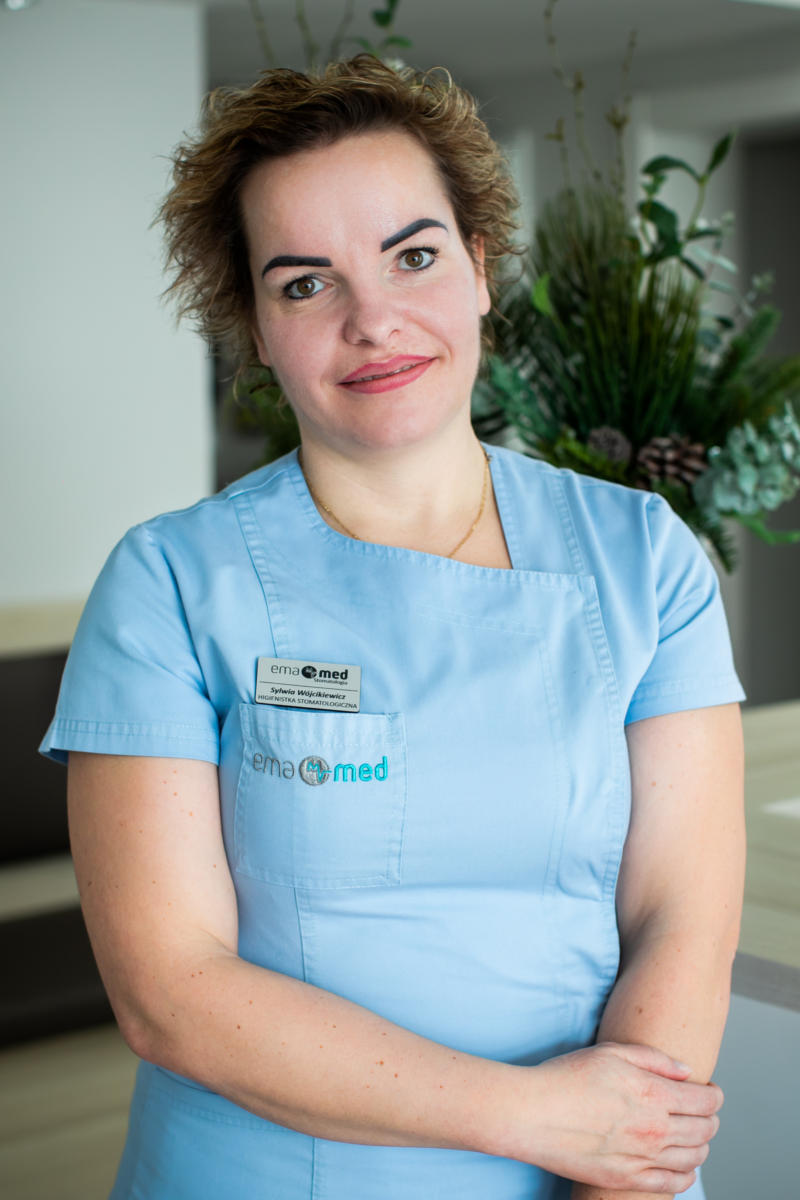 Dr Klaudia Kazubowska-Machnowska - Dentysta Strzelin - EmaMed